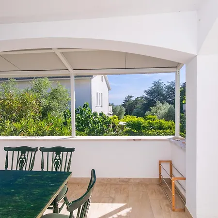 Dion With Garden And Terrace, Just 200m From The 아파트 크르크