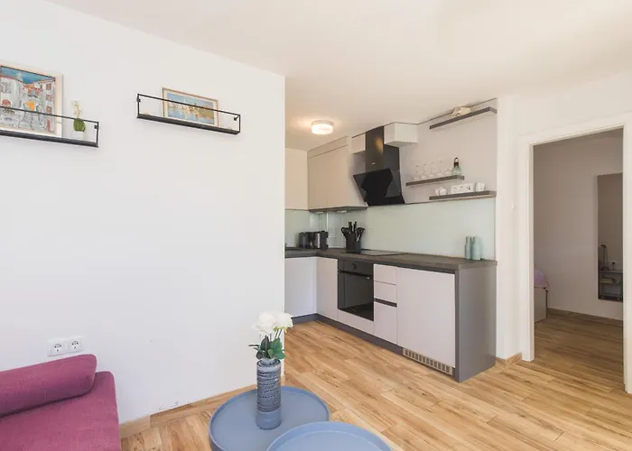 Appartement Dion With Garden And Terrace, Just 200m From The Krk Town