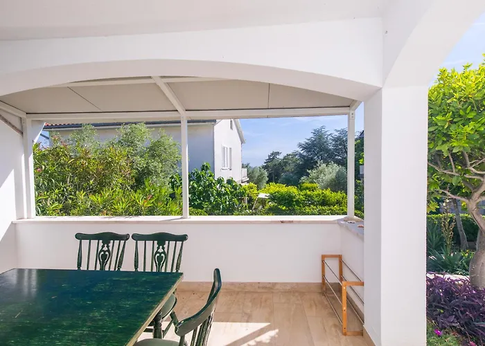 Dion With Garden And Terrace, Just 200m From The Appartement Krk Town