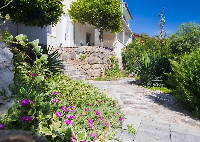 Appartement Dion With Garden And Terrace, Just 200m From The