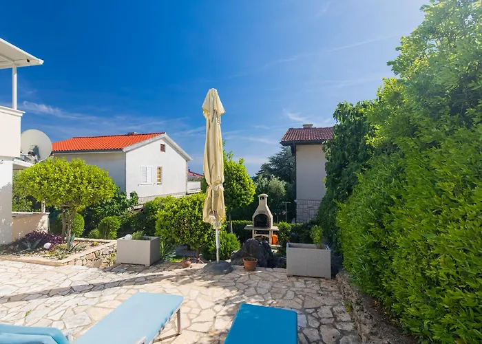 Apartment Dion With Garden And Terrace, Just 200m From The *